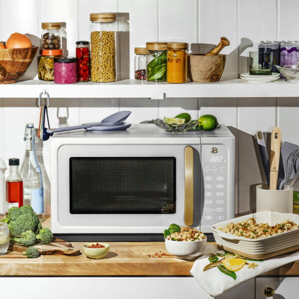 Beautiful 1.1 Cu ft 1000W Sensor Microwave Oven - White Icing, Kitchen Appliance - Image 6
