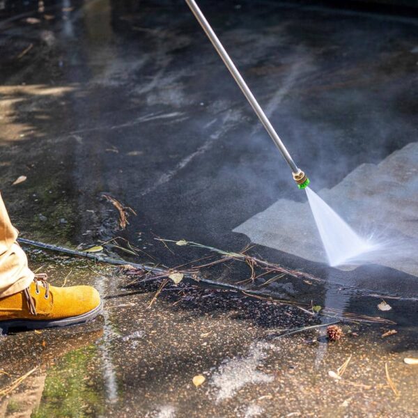 DEWALT 4400 PSI Gas Pressure Washer, 4.0 GPM, 420cc, Heavy-Duty, 50 ft Hose, 5 Nozzles - Image 3