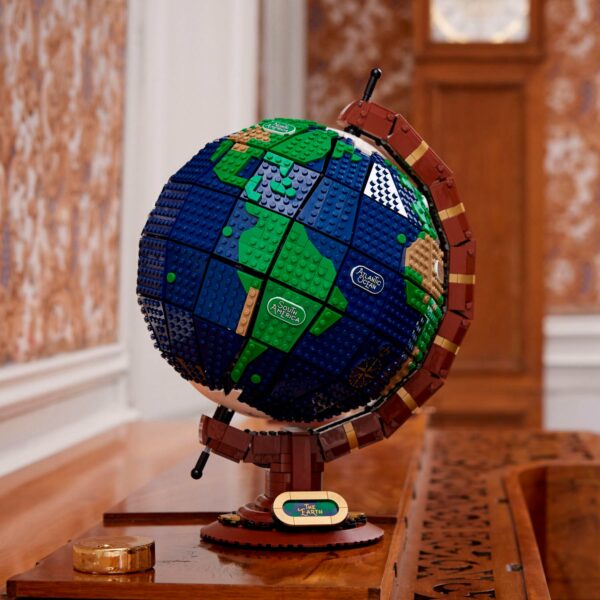 LEGO Ideas The Globe 21332 Educational Toy Building Kit, 2,585 Pieces - Image 6
