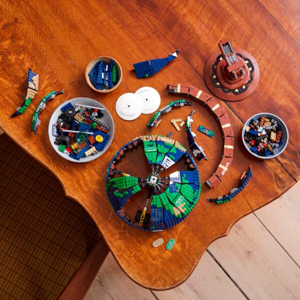 LEGO Ideas The Globe 21332 Educational Toy Building Kit, 2,585 Pieces - Image 5