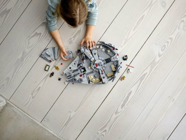 LEGO Star Wars Millennium Falcon 75257 Building Set, 1351 Pieces, Ages 9+, Includes Minifigures, Detailed Interior, The Rise of Skywalker Collection - Image 6