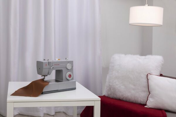 SINGER Heavy Duty 4423 Sewing Machine, 23 Stitches, Automatic Needle Threader, High-Speed, White - Image 6